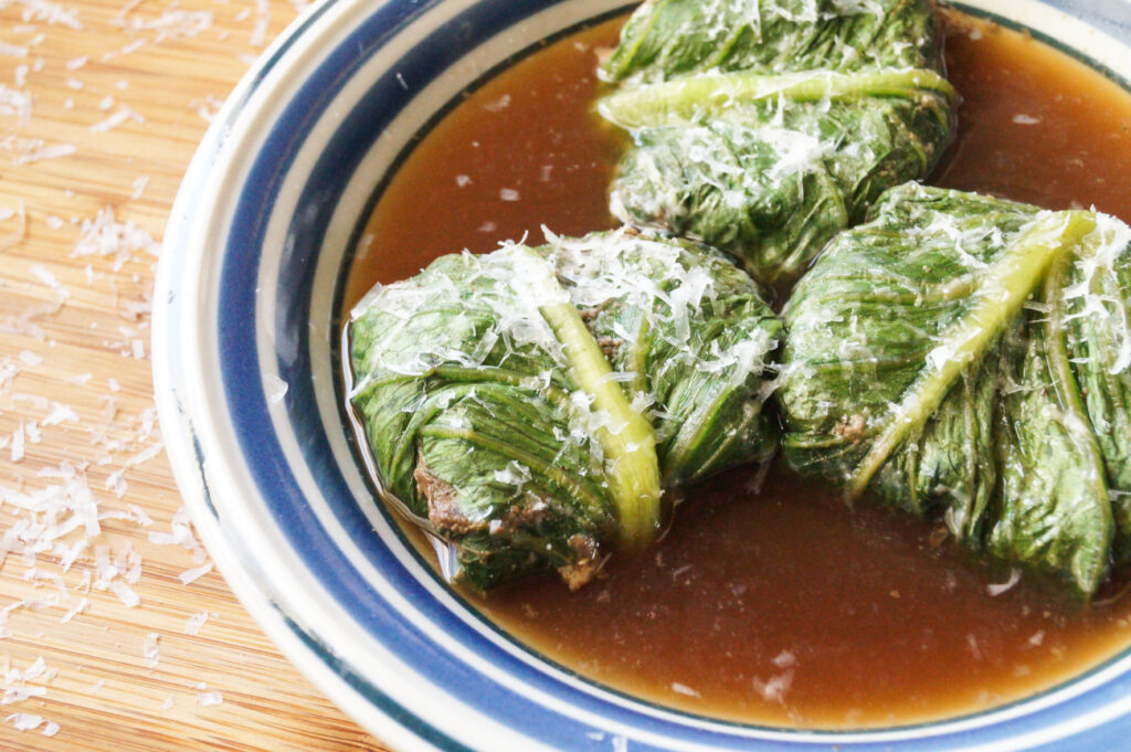 Zuppa di Lattughe Ripiene (Stuffed Lettuce in Broth) in a blue and gray bowl.