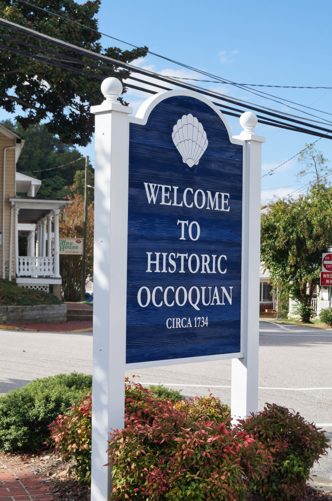 Welcome to Historic Occoquan blue and white sign.