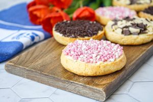 Beschuit (Dutch Rusk) topped with pink sprinkles and chocolate sprinkles.