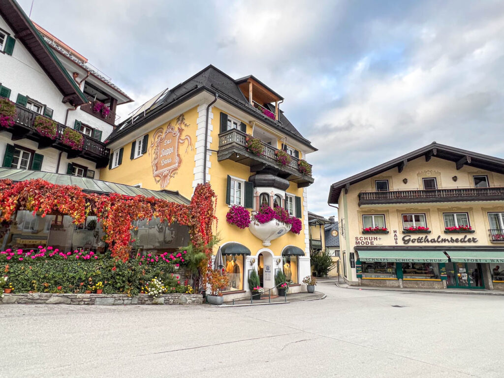 Yellow building in St. Gilgen.