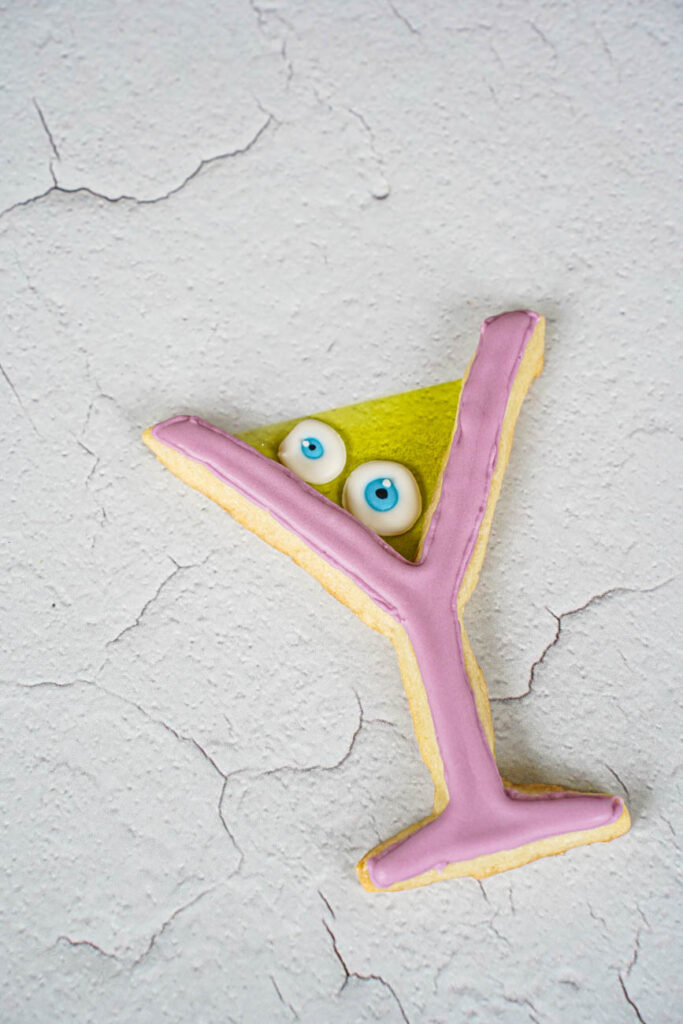 Eyeball-Tini Cookie with pink icing and two eye balls.